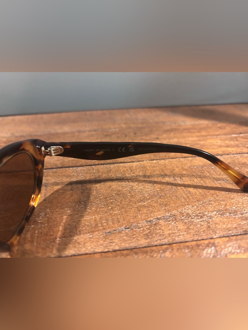 NWT Tory Burch Tortoise/Amber 52mm Non Polarized Sunglasses with Case. - Picture 8 of 9